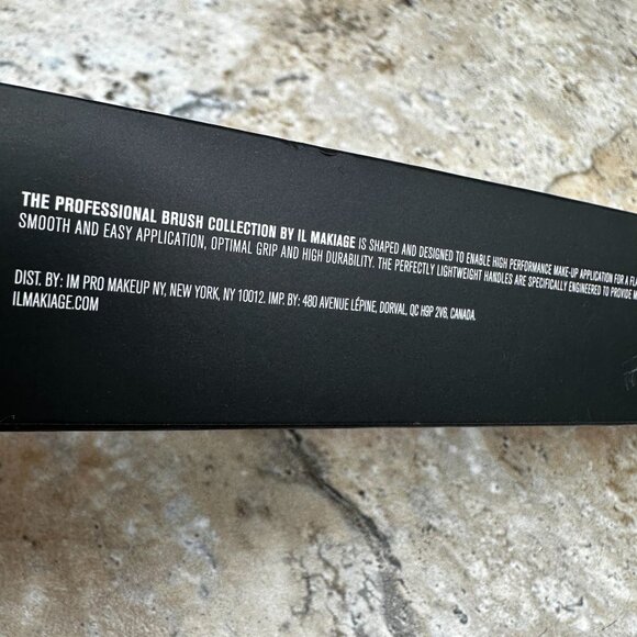 Bundle IL Makiage Flawless Base Foundation Woke Up #040, Blending Brush #100 - Picture 10 of 11